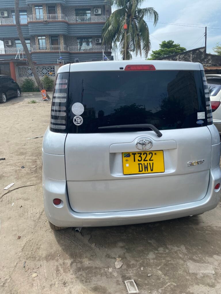 Magari Sokoni Toyota Sienta ya Bei Poa 2002
