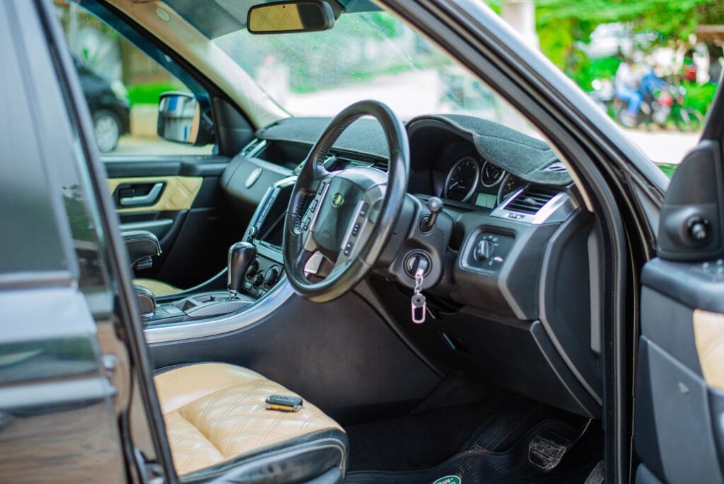 Land Rover Range Rover Sport bei poa sokoni Dar es salaam Tanzania