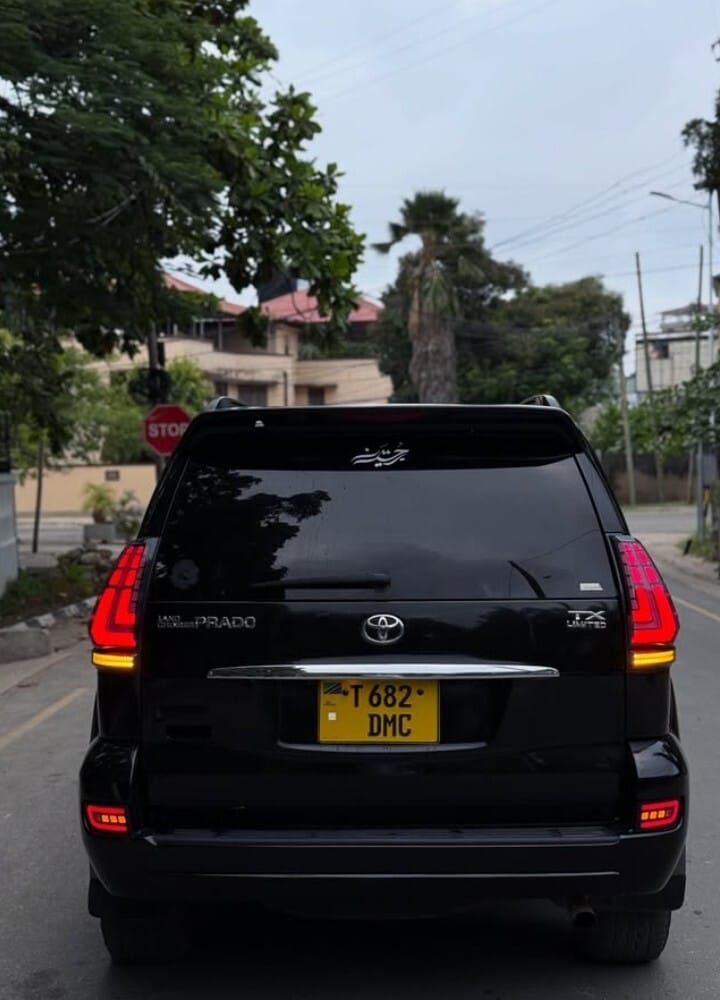 Magari Land Cruiser Prado 2006 lipo Dar es salaam