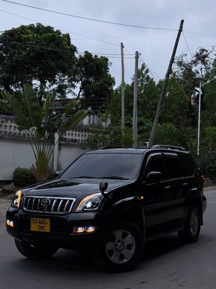 Toyota Land Cruiser Prado bei poa sokoni Dar es salaam Tanzania