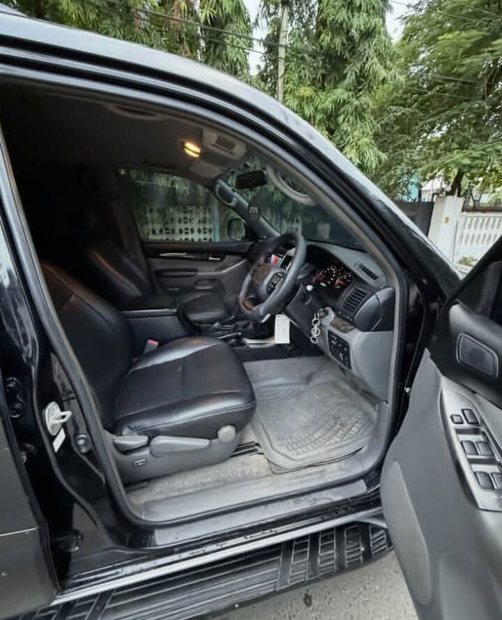 Magari Land Cruiser Prado 2006 lipo Dar es salaam