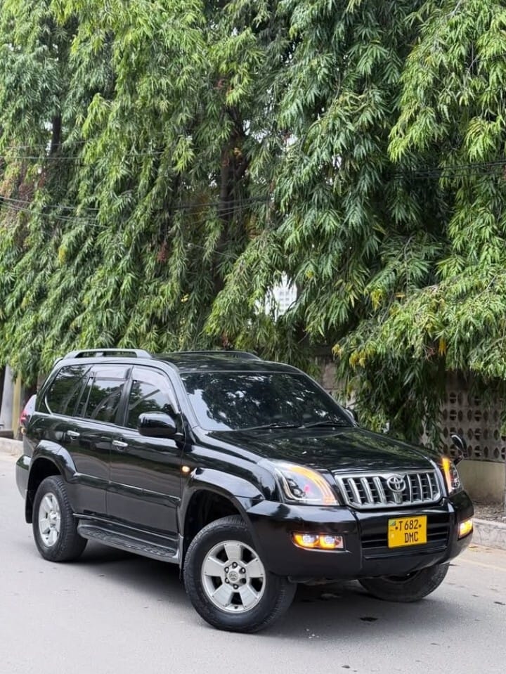 Toyota Land Cruiser Prado bei poa sokoni Dar es salaam Tanzania