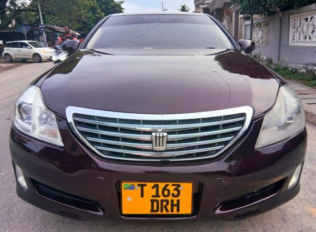 For Sale Toyota Crown 2015 in Dar es salaam