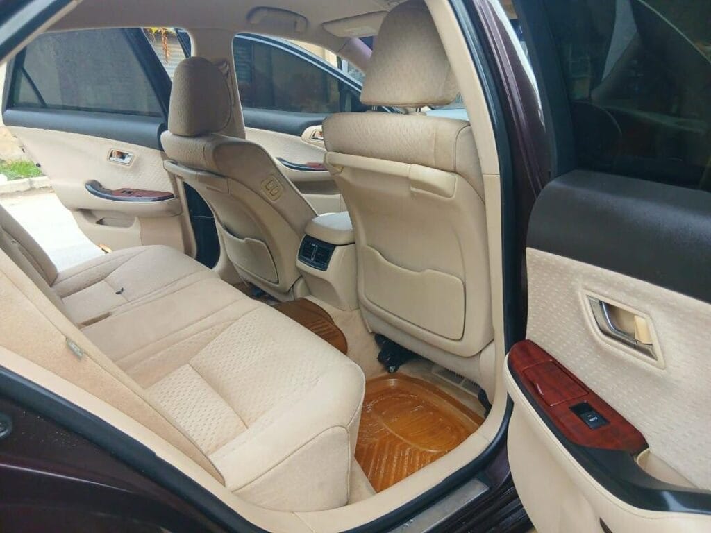 Toyota Crown 2015 for Sale in Dar es salaam