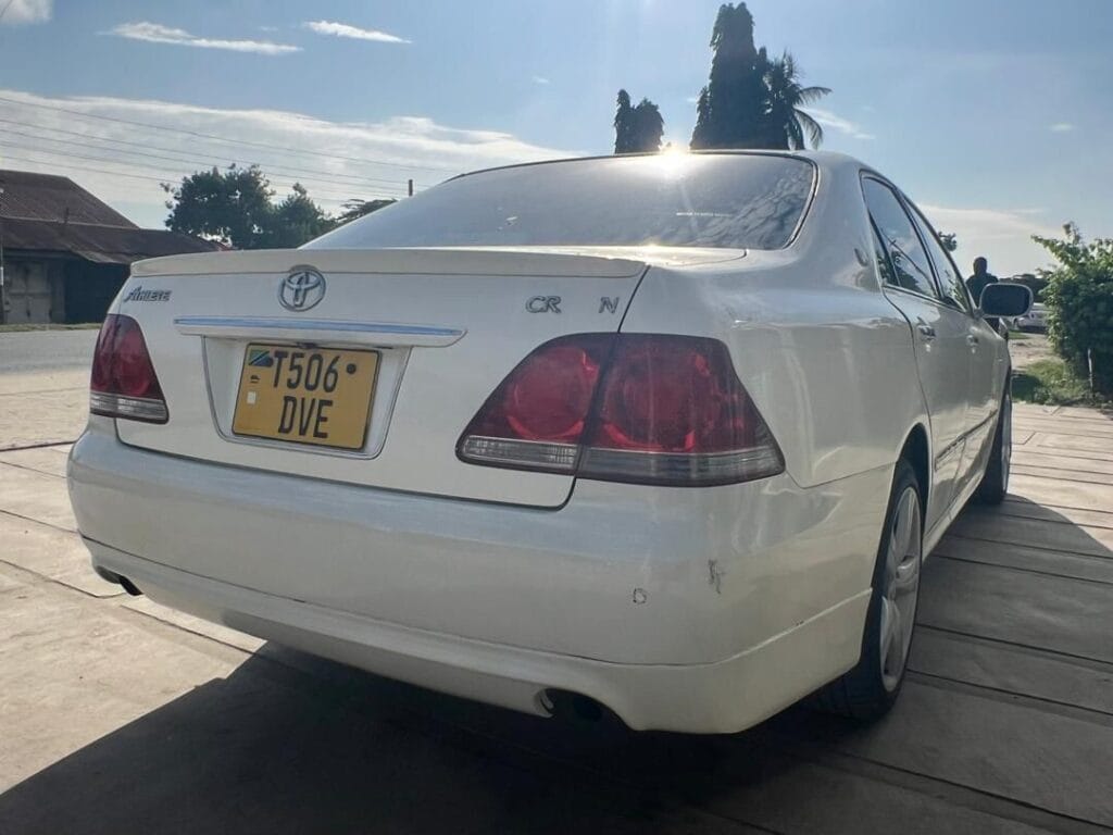 Price Of Toyota Crown 2004 for Sale in Tanzania