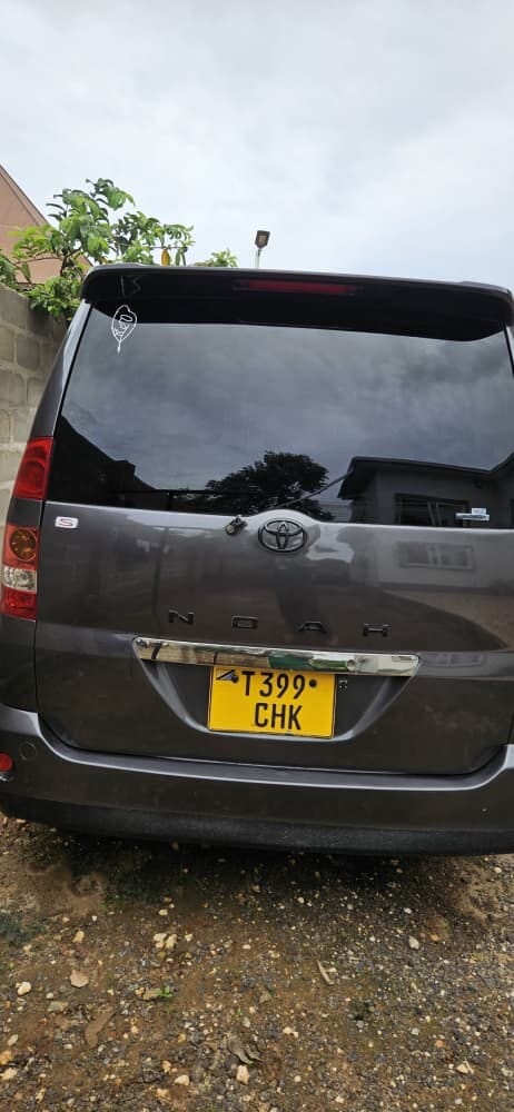 Price Toyota Noah 2005 for Sale in Dar es salaam