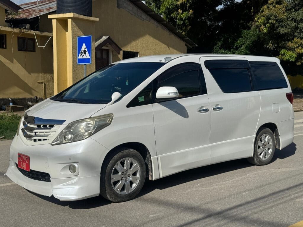 Toyota Alphard bei poa sokoni Zanzibar Tanzania