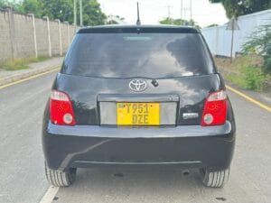 Bei ya Toyota IST 2005 Sokoni Dar es salaam Tanzania