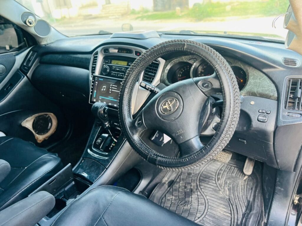 Bei ya Toyota Kluger 2008 Sokoni Dar es salaam Tanzania