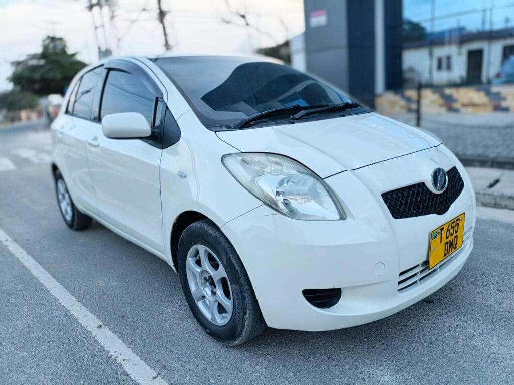 Toyota Vitz bei poa sokoni Dar es salaam Tanzania