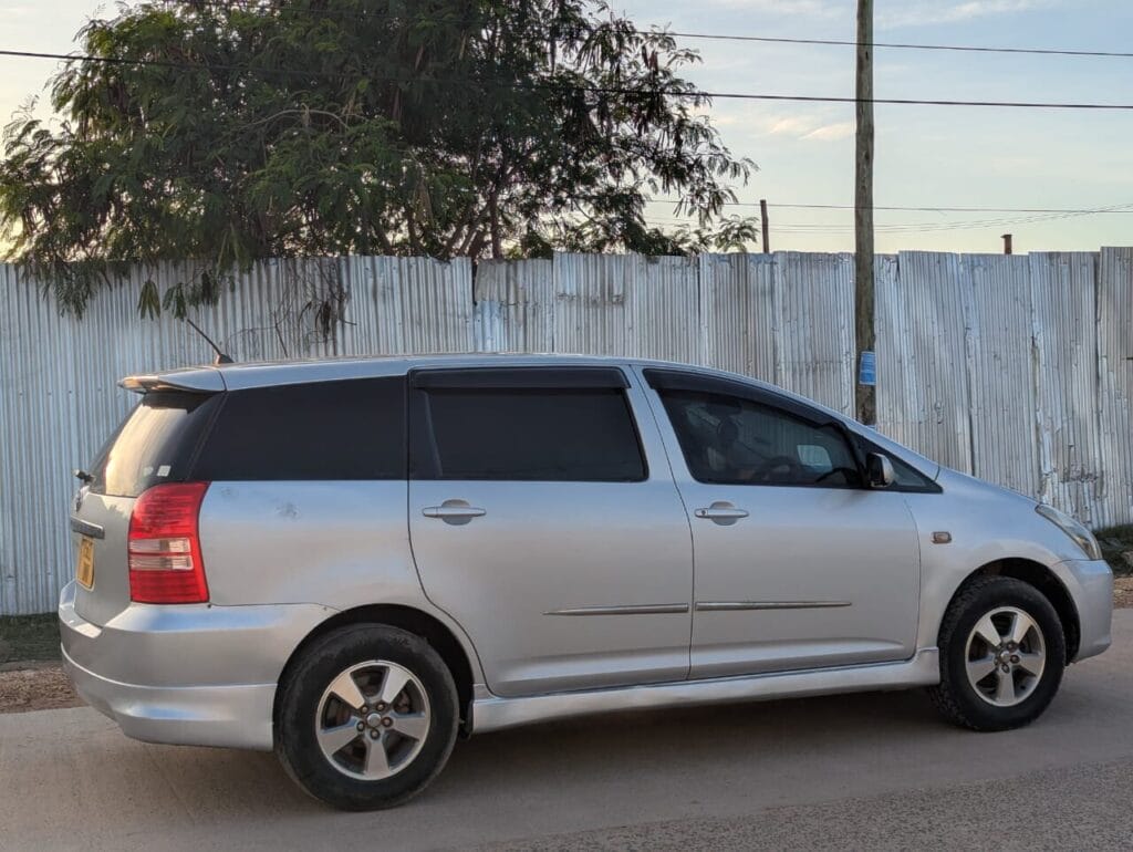Toyota Wish bei poa sokoni Dar es salaam Tanzania