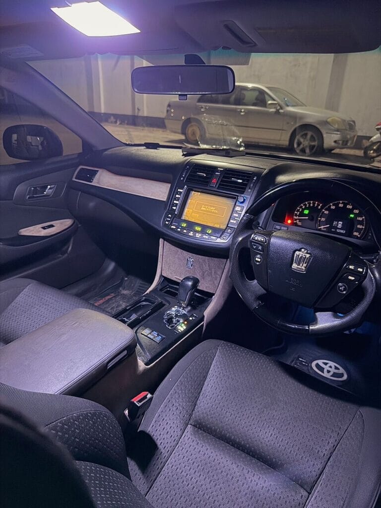 Toyota Crown 2009 Inauzwa Dar es salaam Tanzania