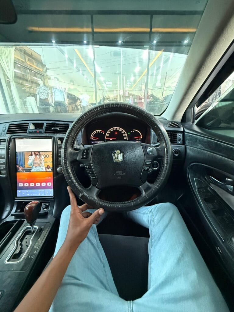 Toyota Crown 2004 Inauzwa Dar es salaam Tanzania