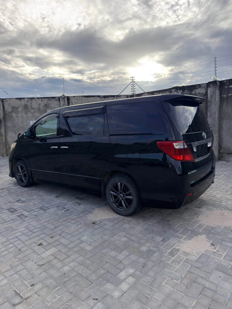 Toyota Alphard bei poa sokoni Dar es salaam Tanzania
