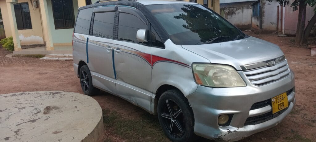 For Sale Toyota Noah 2002 in Shinyanga