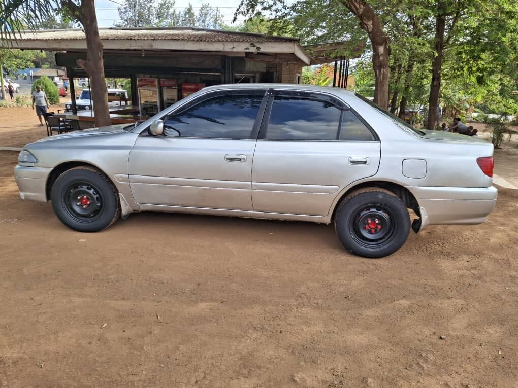 Magari Sokoni Toyota Carina ya Bei Poa 2001