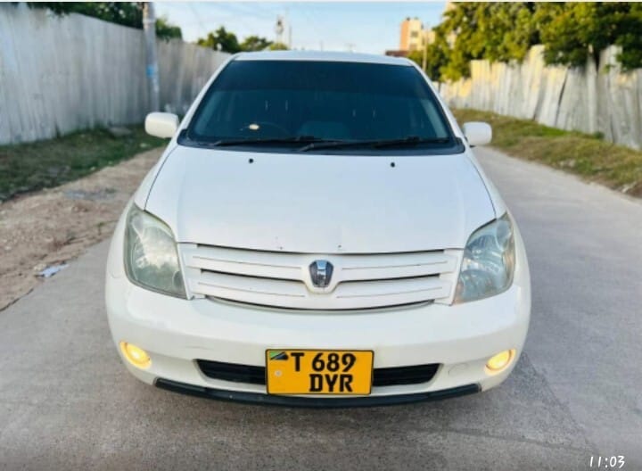 Magari IST 2004 lipo Dar es salaam