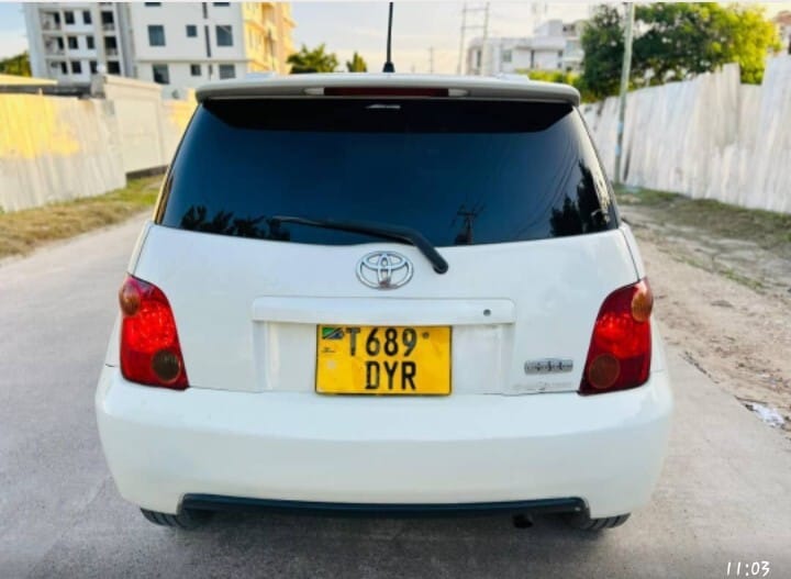 Magari Sokoni Toyota IST ya Bei Poa 2004