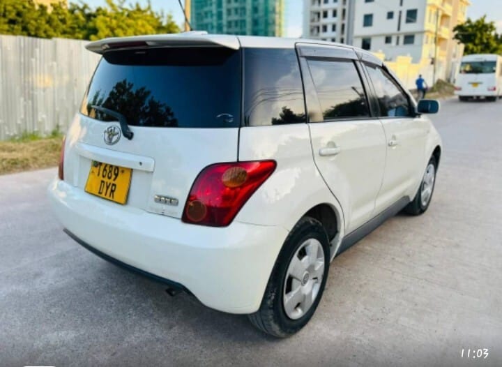Toyota IST 2004 Inauzwa Dar es salaam Tanzania