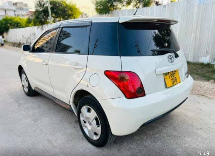 Bei ya Toyota IST 2004 Sokoni Dar es salaam Tanzania