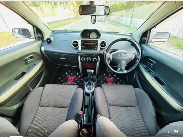 Magari IST 2004 lipo Dar es salaam