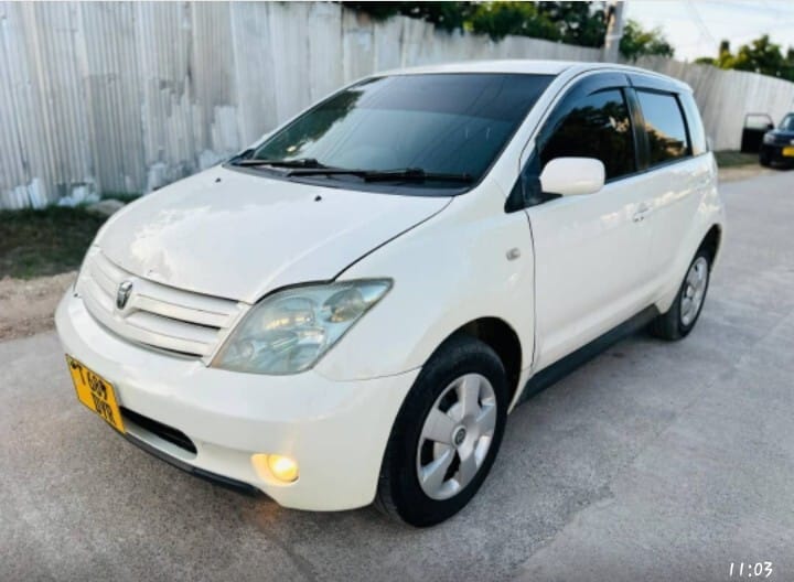 Magari Used Toyota IST 2004 Dar es salaam Tanzania