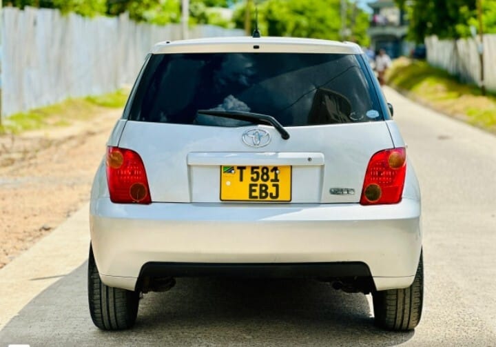 Toyota IST 2004 Inauzwa Dar es salaam Tanzania