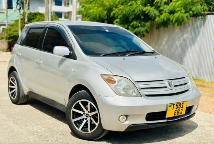 Magari Used Toyota IST 2004 Dar es salaam Tanzania