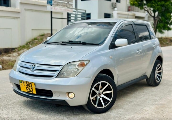 Magari Sokoni Toyota IST ya Bei Poa 2004