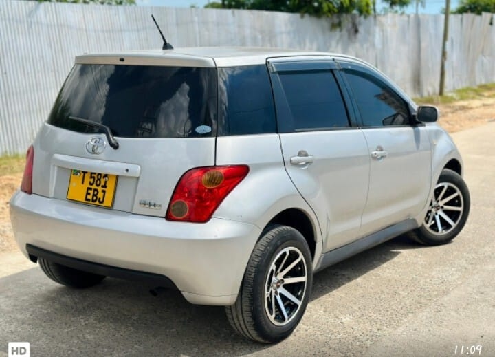 Magari IST 2004 lipo Dar es salaam