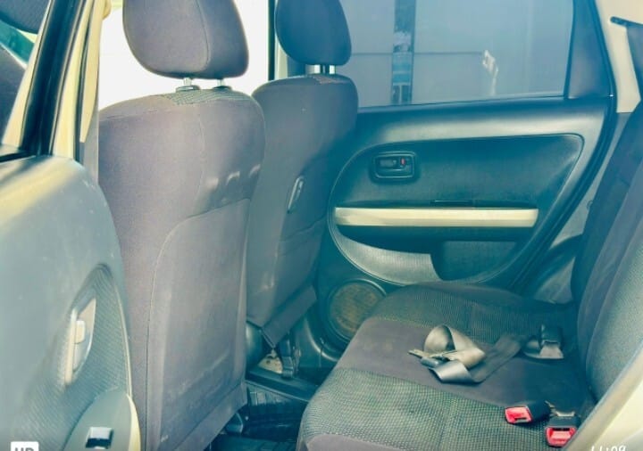 Magari Sokoni Toyota IST ya Bei Poa 2004