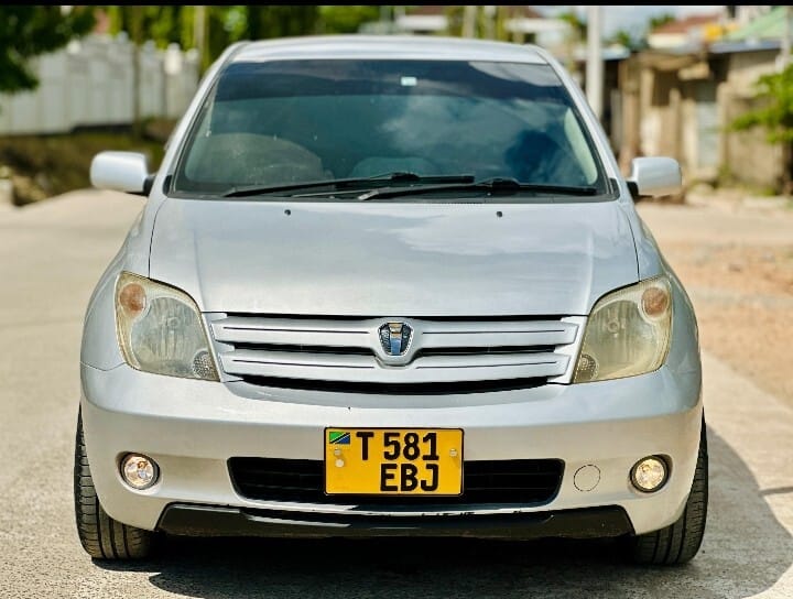 Bei ya Toyota IST 2004 Sokoni Dar es salaam Tanzania