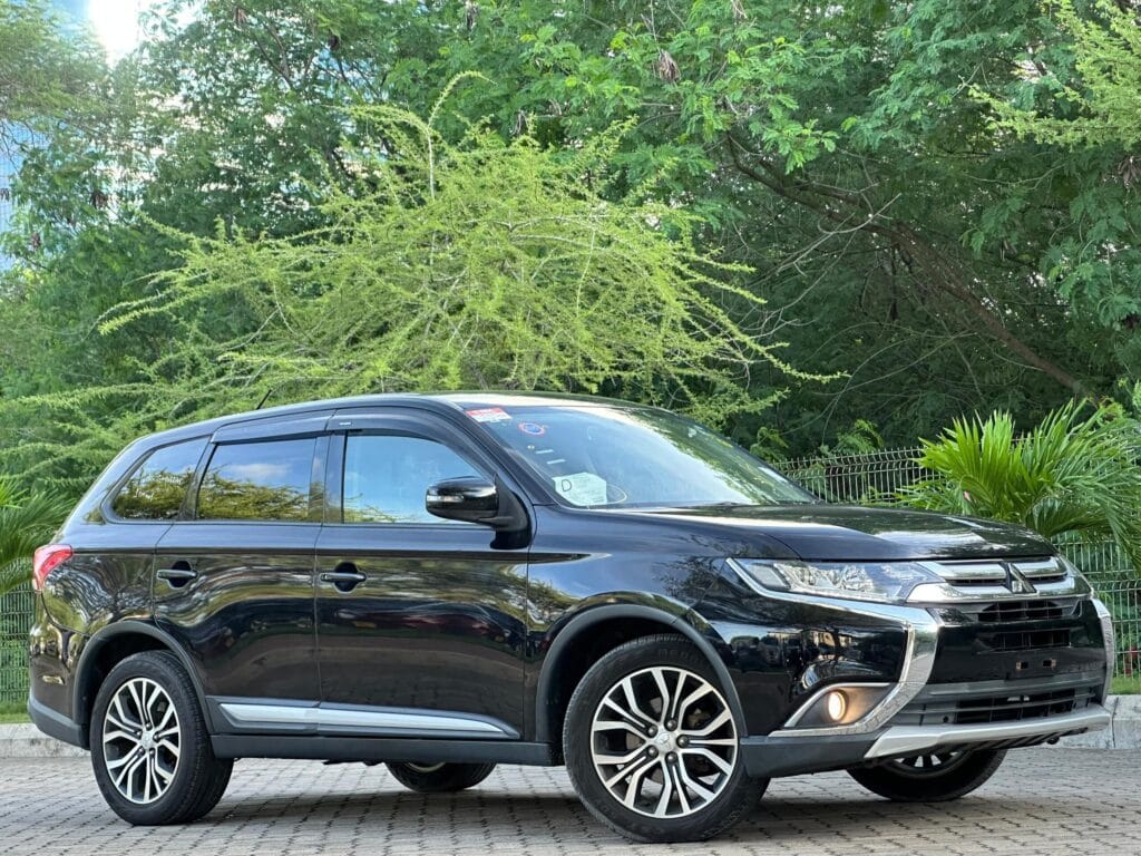 For Sale Mitsubishi Outlander 2015 in Dar es salaam