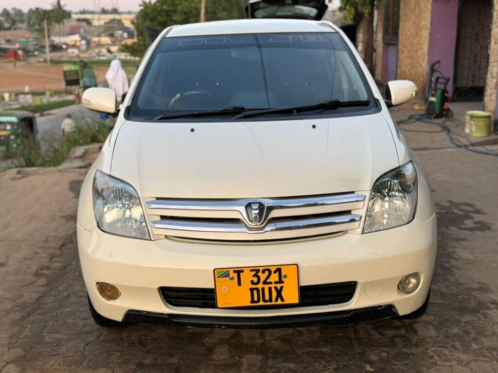 Price Toyota IST 2004 for Sale in Dar es salaam