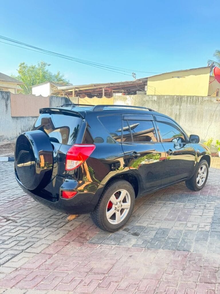 Magari Rav4 2005 lipo Dar es salaam