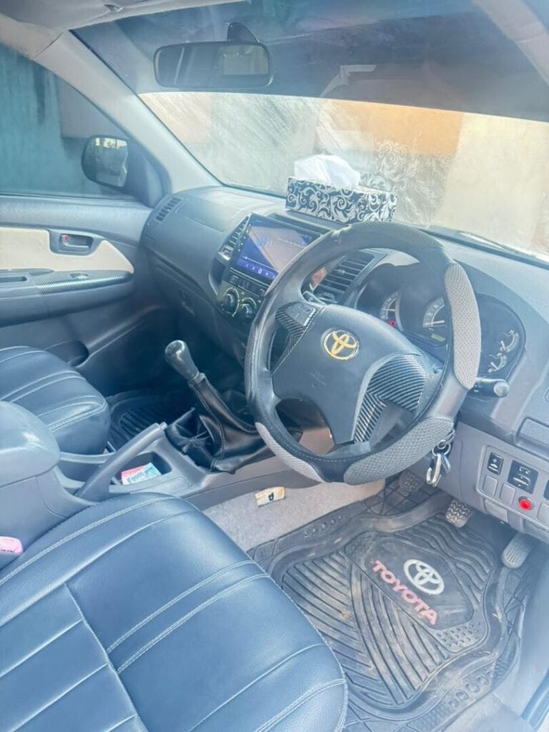 Magari Sokoni Toyota Hilux ya Bei Poa 2007