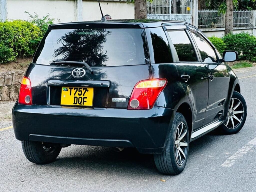 Toyota IST bei poa sokoni Dar es salaam Tanzania
