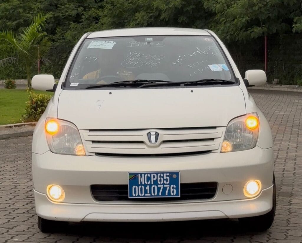 Magari Sokoni Toyota IST ya Bei Poa 2003