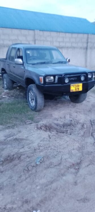 Bei Ya Toyota Hilux 1998 Sokoni Dar es salaam Tanzania