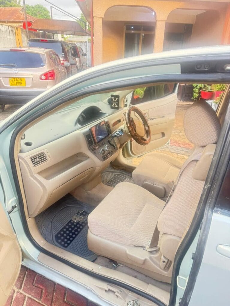 Toyota Raum 2004 for Sale in Dar es salaam