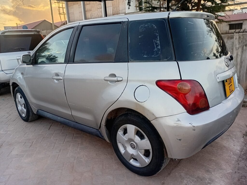 Magari Sokoni Toyota IST ya Bei Poa 2004