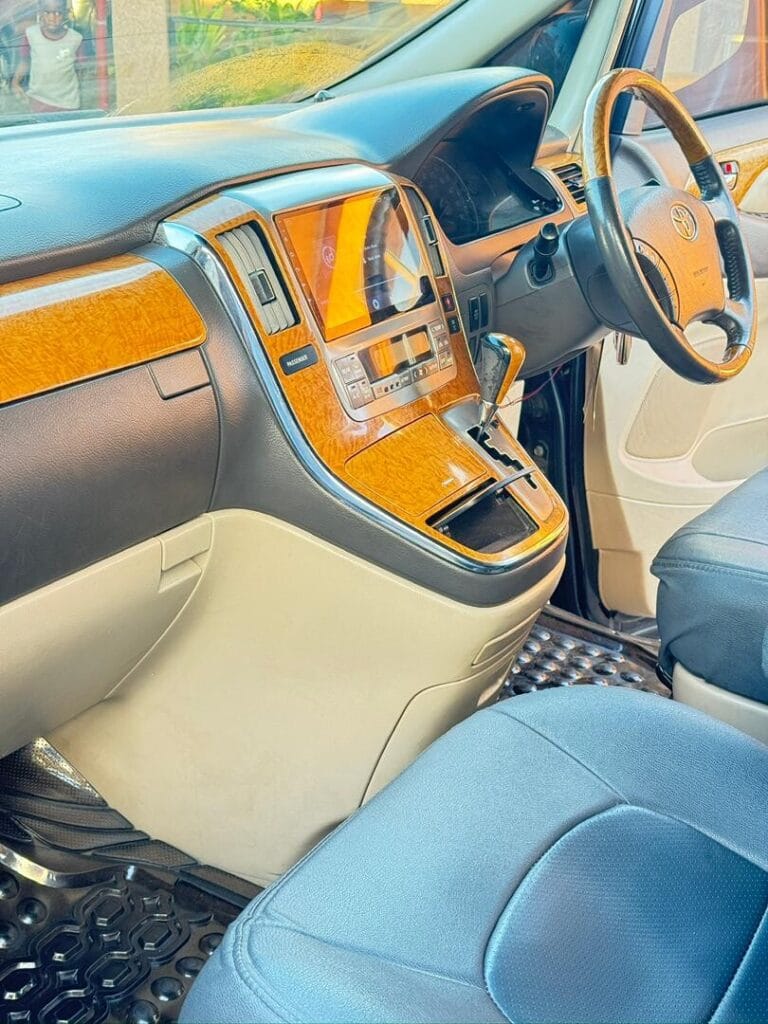 Magari Sokoni Toyota Alphard ya Bei Poa 2005