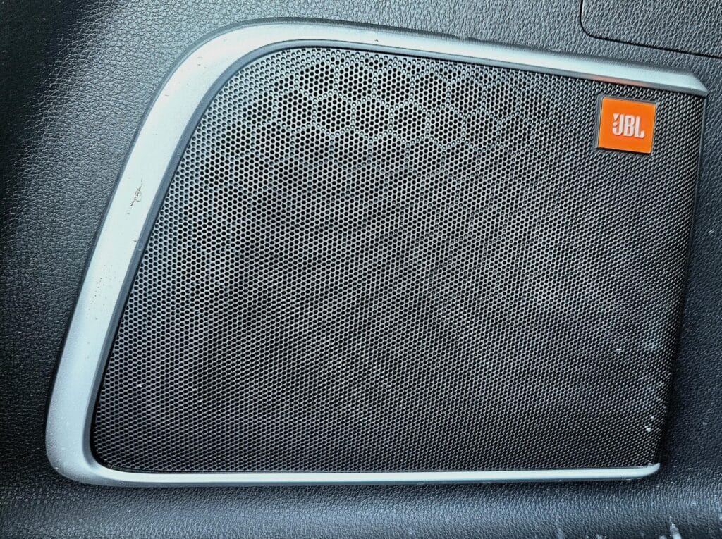 Toyota Harrier bei poa sokoni Dar es salaam Tanzania