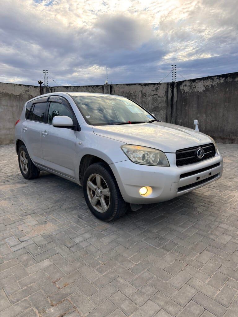 Magari Rav4 2006 lipo Dar es salaam