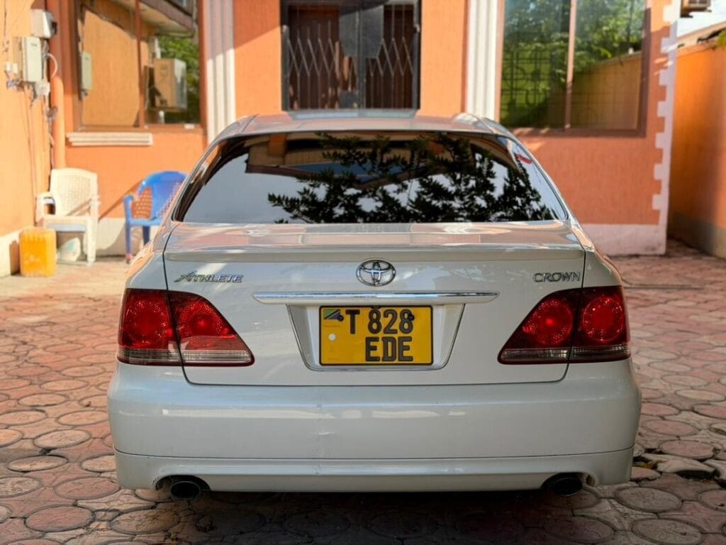 Price Toyota Crown 2005 for Sale in Dar es salaam
