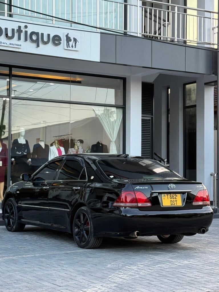 Toyota Crown bei poa sokoni Dar es salaam Tanzania