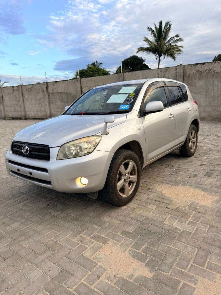 Magari Sokoni Toyota Rav4 ya Bei Poa 2006