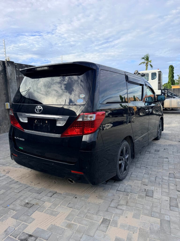 Toyota Alphard bei poa sokoni Dar es salaam Tanzania