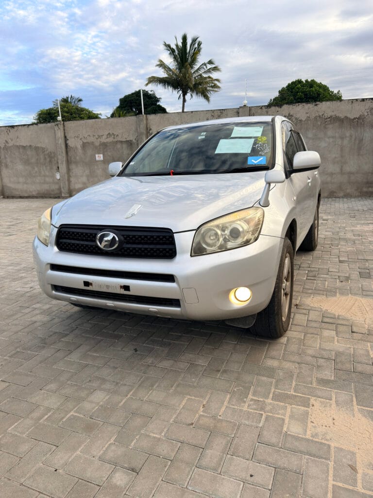 Toyota Rav4 bei poa sokoni Dar es salaam Tanzania