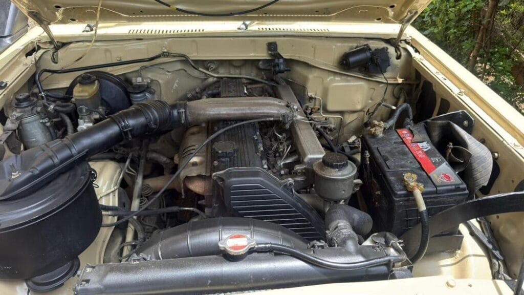 Magari Sokoni Toyota Land Cruiser 76 SUV ya Bei Poa 2002